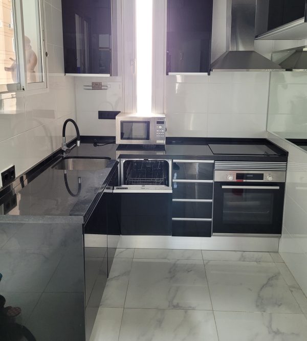 Alquiler de apartamento con vistas al mar en Fuengirola - Imagen 8