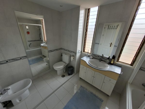 Alquiler de apartamento con vistas al mar en Fuengirola - Imagen 17