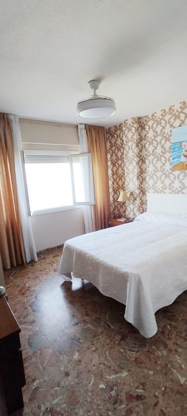 Alquiler de apartamento frente al mar en Fuengirola - Imagen 9
