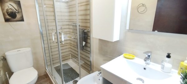 Alquiler de apartamento frente al mar en Fuengirola - Imagen 10