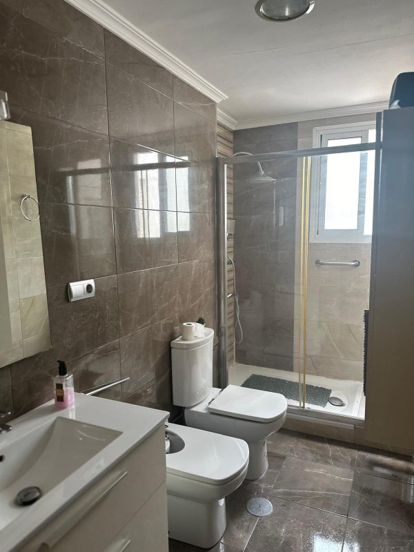 Alquiler de apartamento frente al mar en Fuengirola - Imagen 21