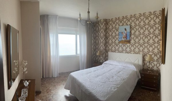 Alquiler de apartamento frente al mar en Fuengirola - Imagen 2