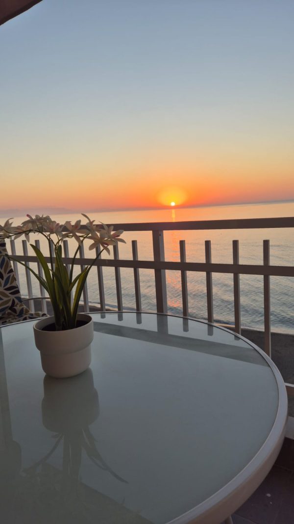 Alquiler de apartamento frente al mar en Fuengirola - Imagen 13