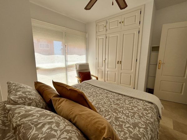 Alquiler de apartamento con vista al mar en Fuengirola - Imagen 12