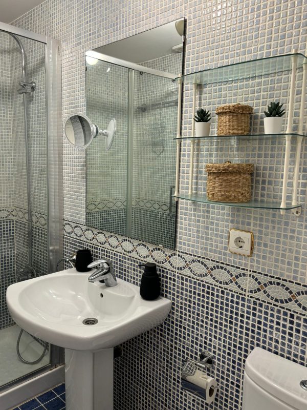 Alquiler de apartamento con vista al mar en Fuengirola - Imagen 17