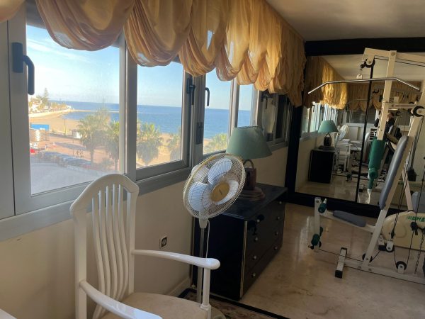 Alquiler de apartamento frente al mar en Fuengirola/Torreblanca - Imagen 2
